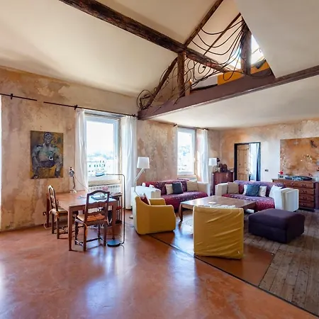 Altido Spacious Flat With View 제노바