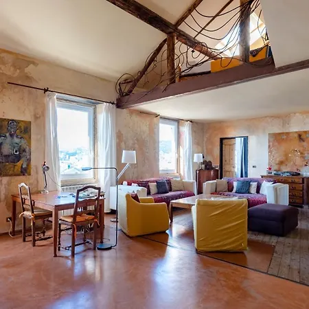 Altido Spacious Flat With View 아파트